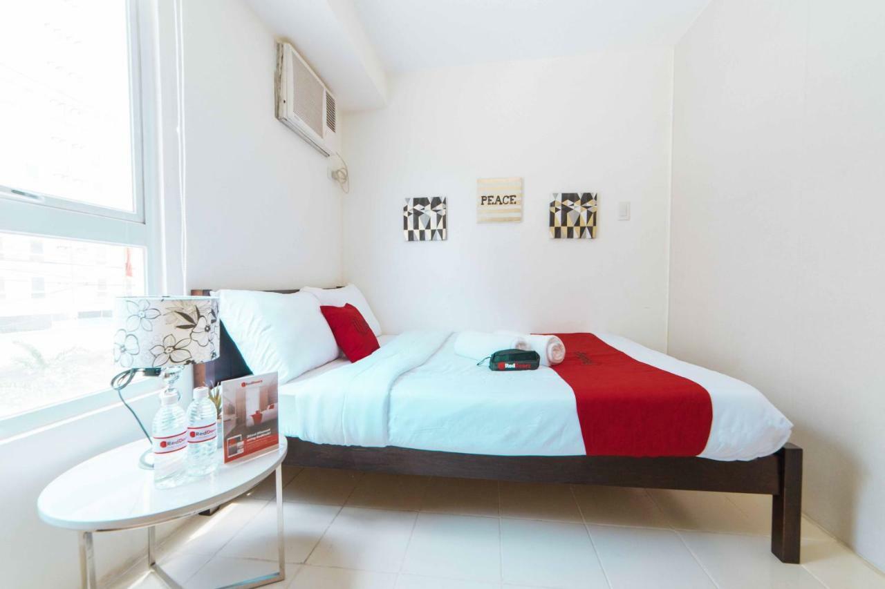 Reddoorz Plus @ Urban Deca Tondo Hotel 3*