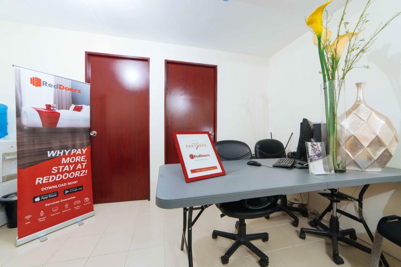 Reddoorz Plus @ Urban Deca Tondo