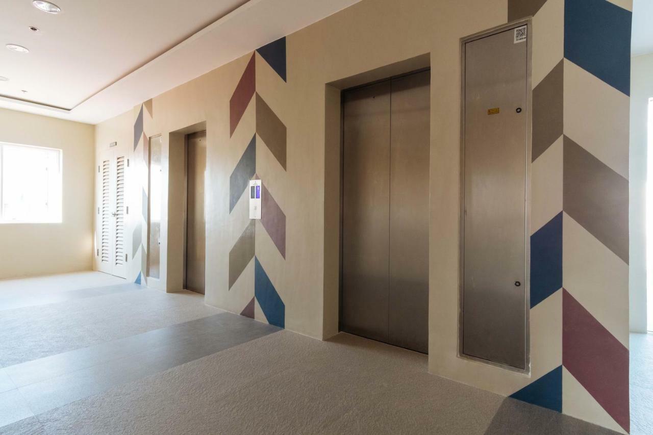 Hotel Reddoorz Premium @ Vista Heights Legarda Manila