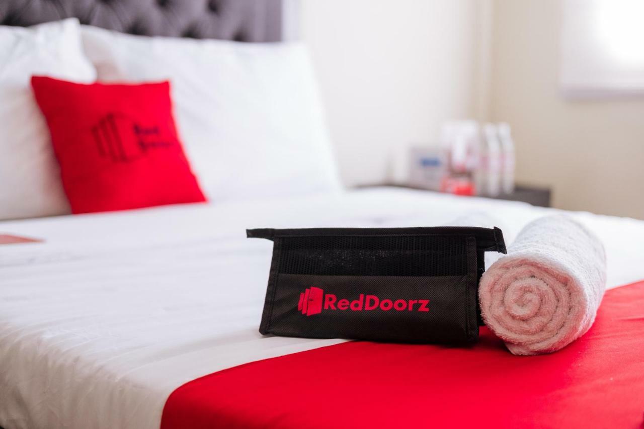 Reddoorz Premium @ Vista Heights Legarda 4*