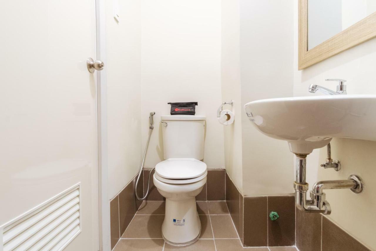 Reddoorz Premium @ Vista Heights Legarda 4*