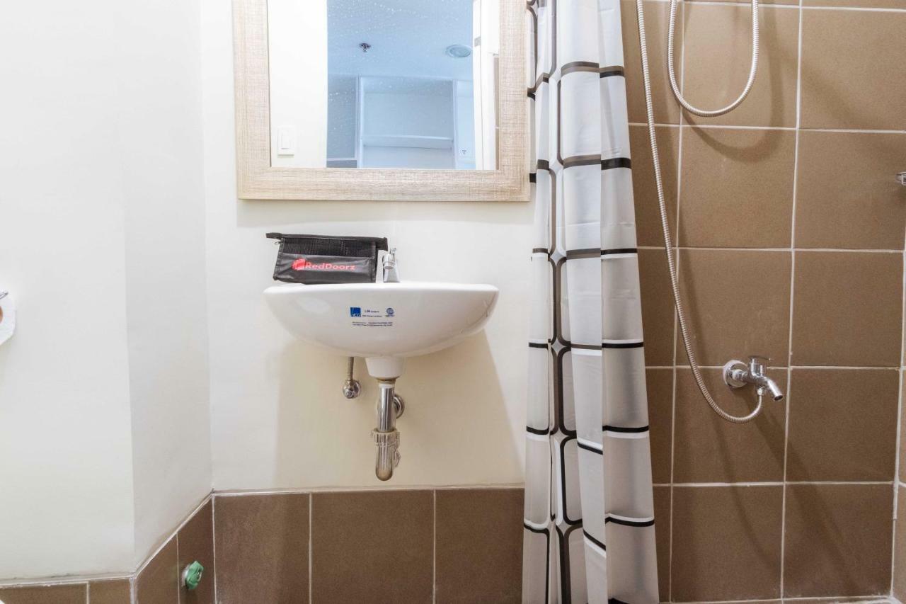 Reddoorz Premium @ Vista Heights Legarda Manila