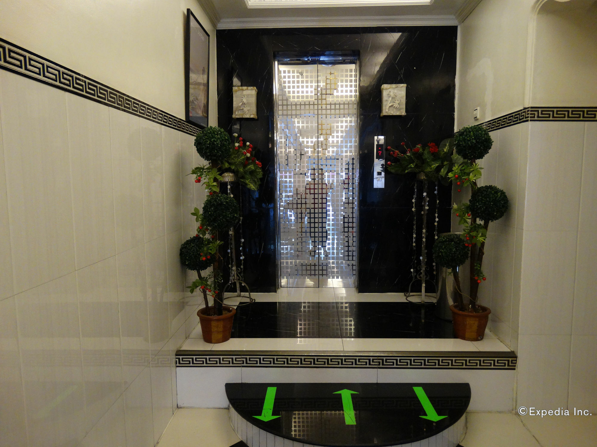 Hotel White Palace Condotel Manila