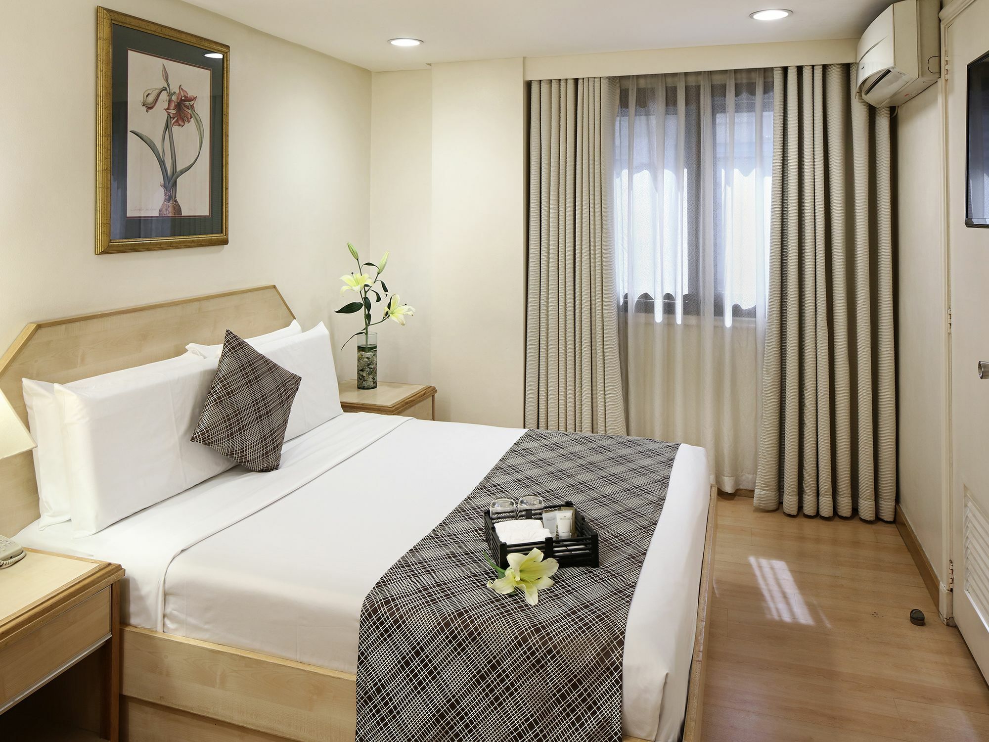 Lotus 3* Manila
