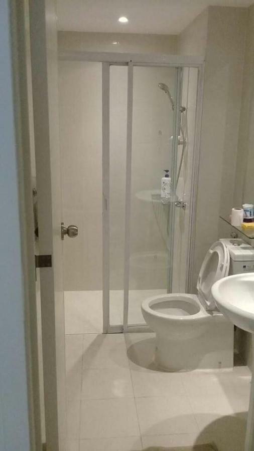 Azure C7 Balcony, Wifi, Near Mall Airport Apartment Manila