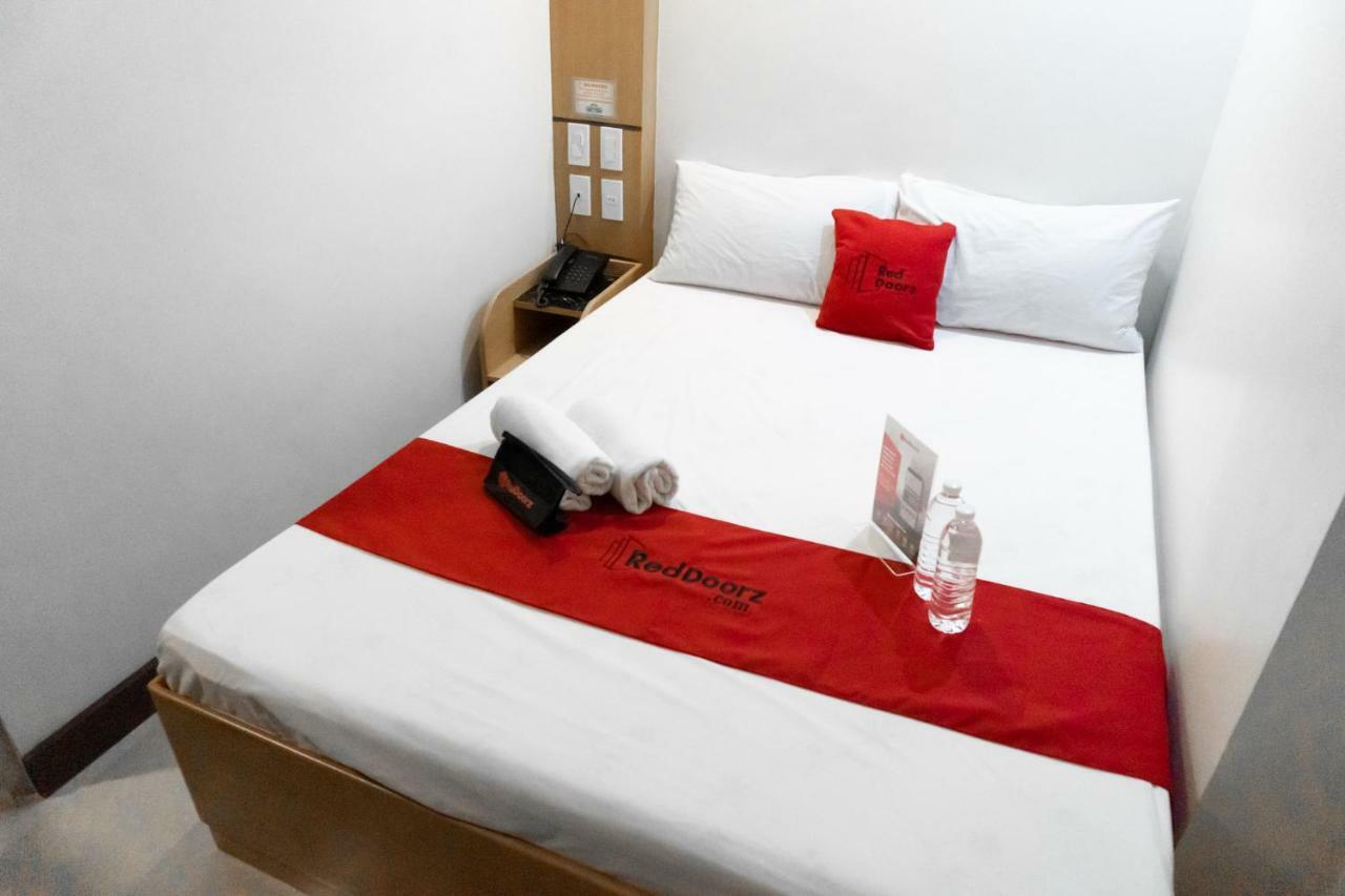 Hotel Reddoorz Near Starmall Alabang