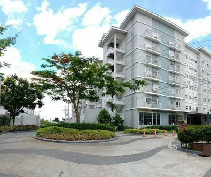 Aparthotel Trees Residences Near Ayala Fairview Terraces *