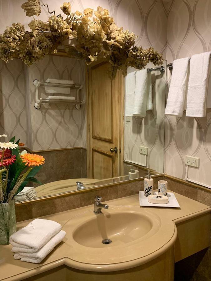 Apartment Unique With Amazing Bayview, W/ Massage Chair Manila