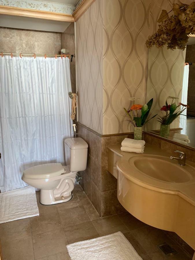 Apartment Unique With Amazing Bayview, W/ Massage Chair *