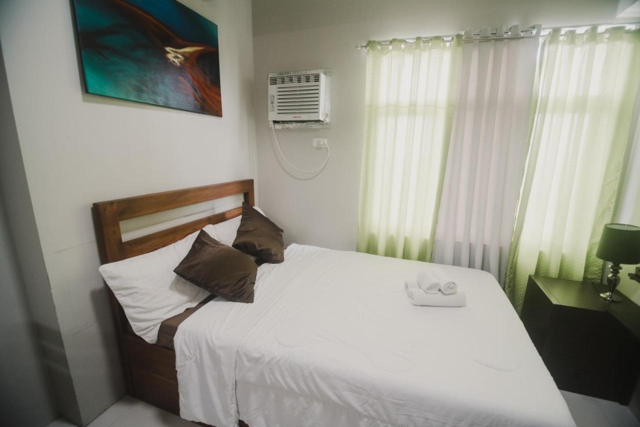 Yong's Place At Vista Residences Taft Apartment