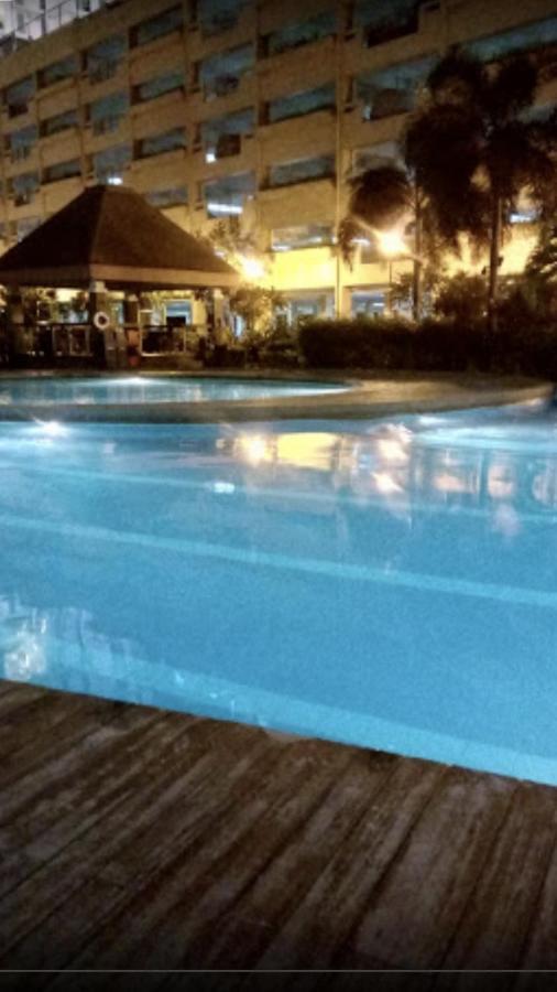 Makati Cbd 2 Bedroom Apartment *