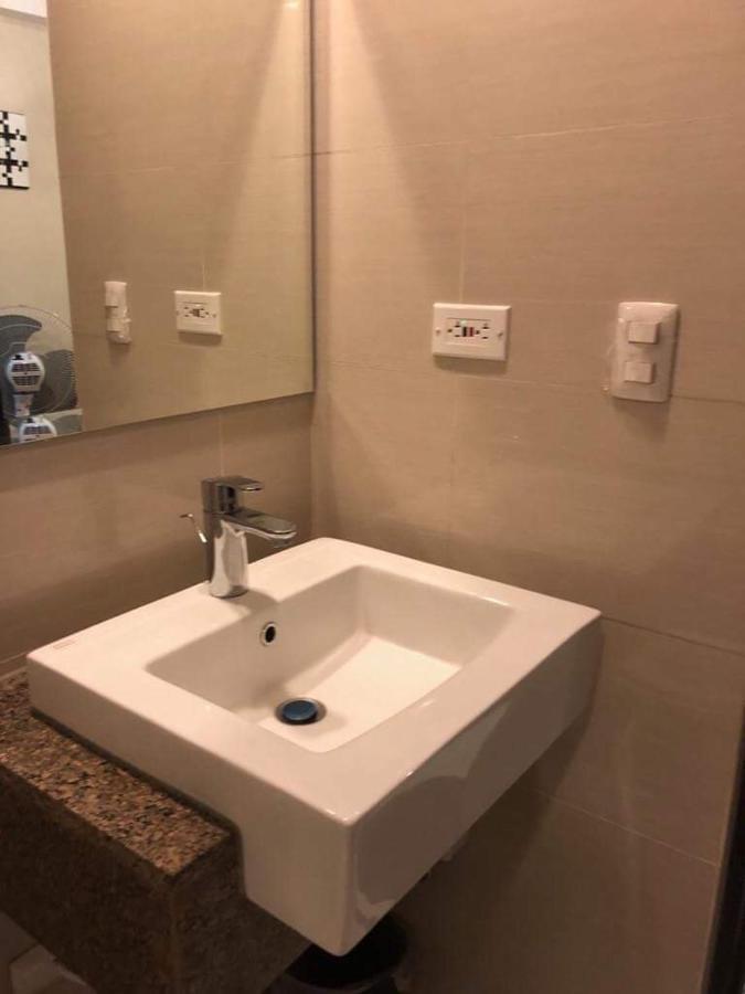 Favila Condotel Unit-101 Newport Boulevard Walking Distance To Airport 3 Near Airport Terminal Apartment Manila