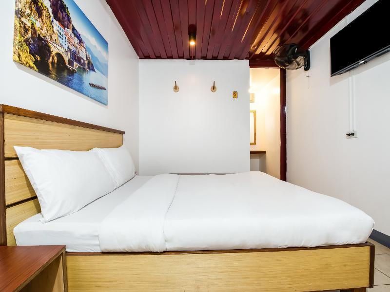 Oyo 462 Crave Park Hotel Manila