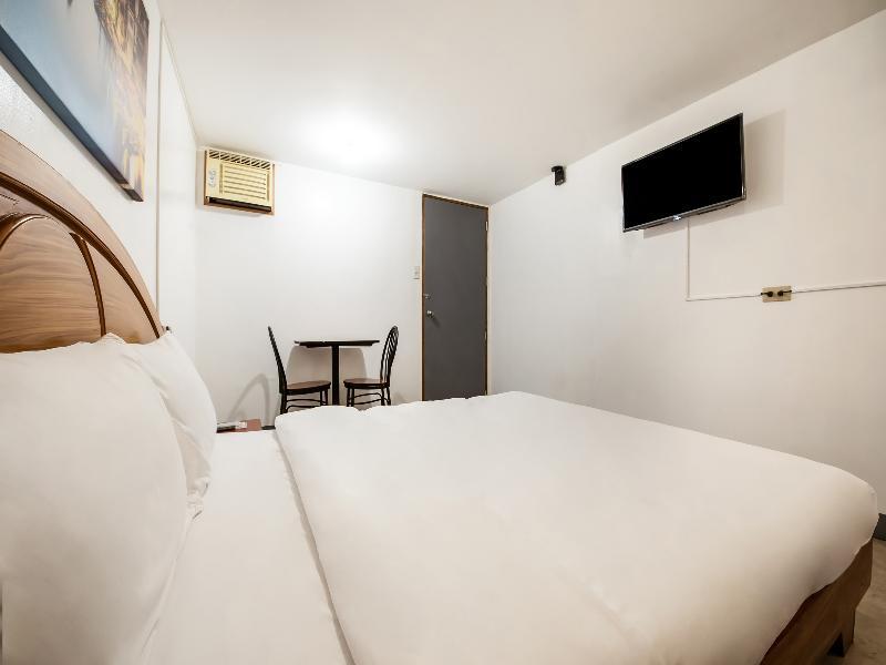 Oyo 462 Crave Park Hotel Manila